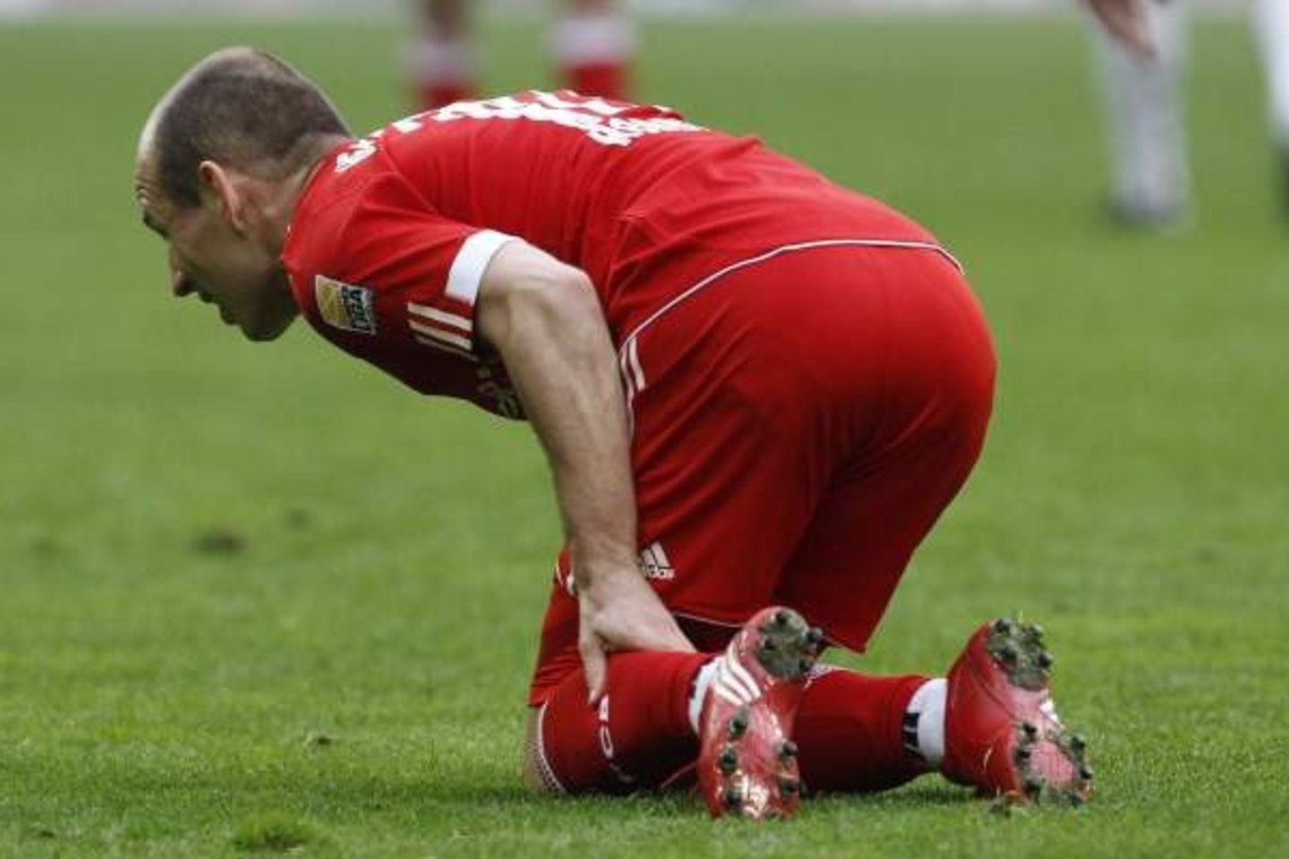 Traumą patyręs Miuncheno „Bayern“ žaidėjas A.Robbenas rungtynėse su „Manchester United“ nežais.