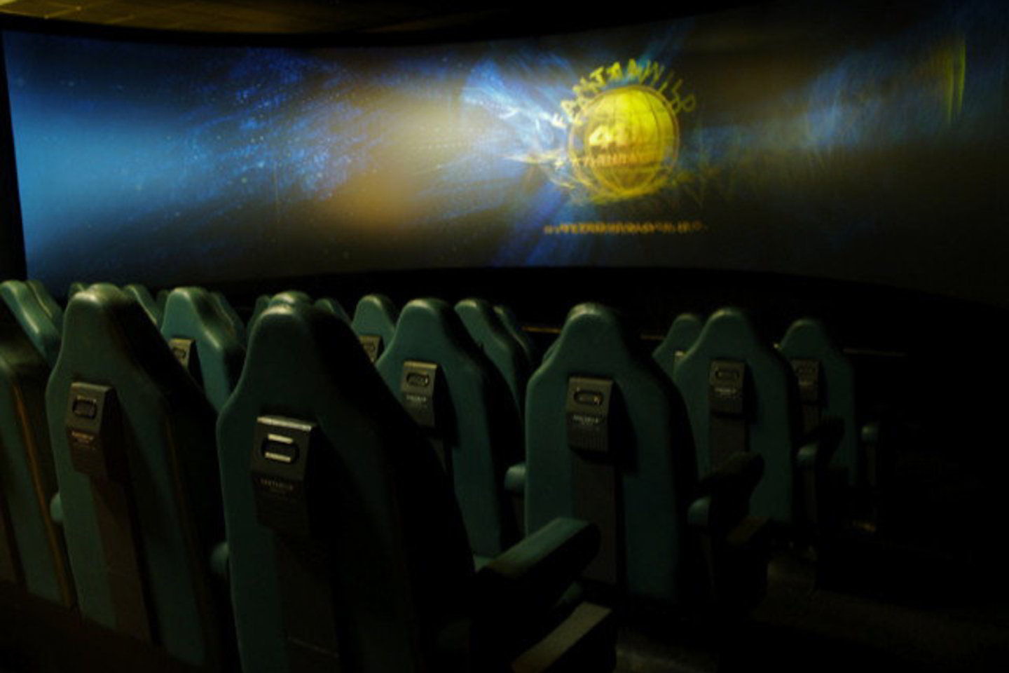 Žmonės savaitgaliais nepamiršta ir kino teatrų.