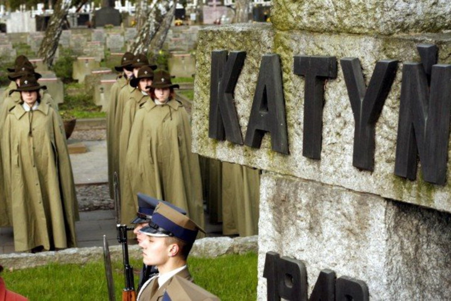 Rusijos ir Lenkijos premjerai pirmą kartą kartu pagerbs Katynės aukų atminimą.