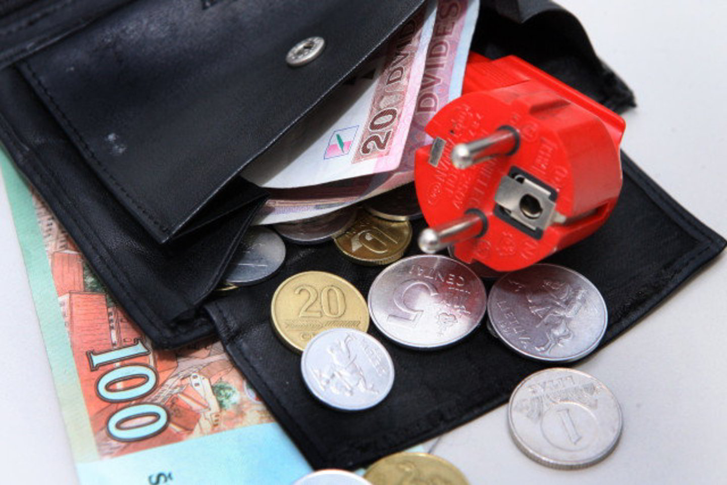Žmonės bando sutaupyti vartodami elektrą naktimis.