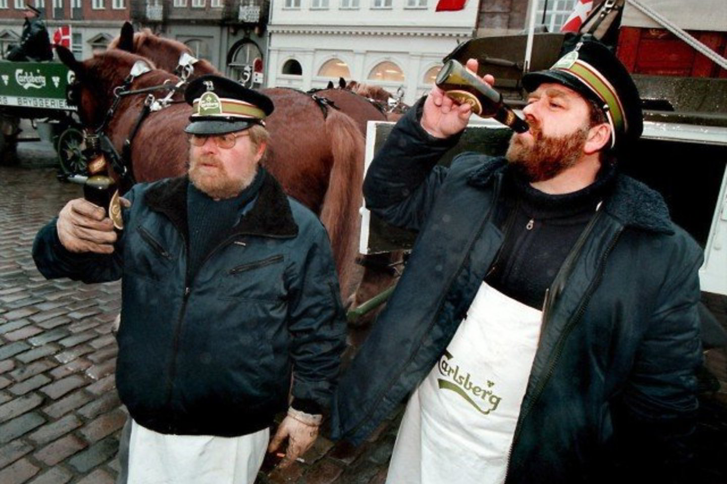 "Carlsberg" darbuotojai streikavo prieš draudimą gerti darbe alų.