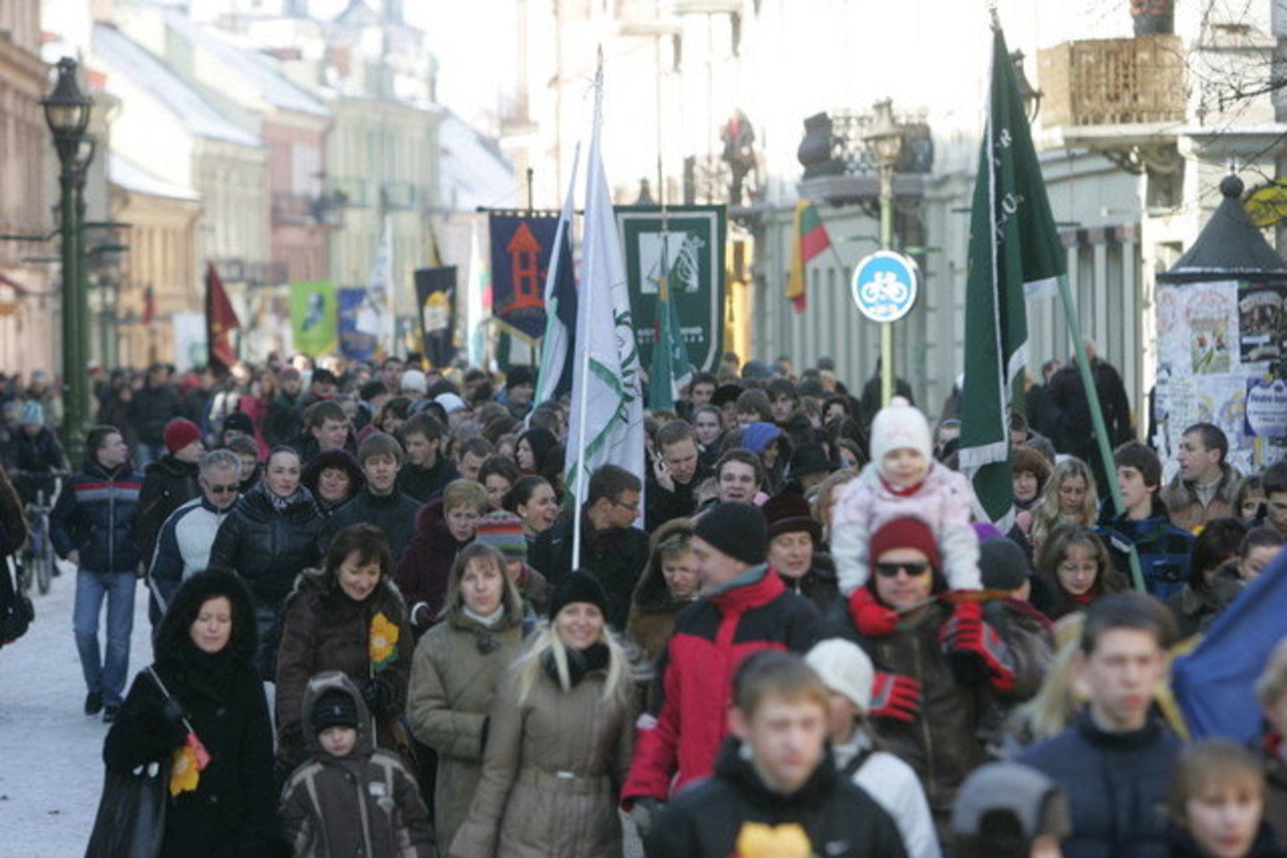 Studentai taip pat raginami sekti naujienas dėl galimų teisės aktų pakeitimų.