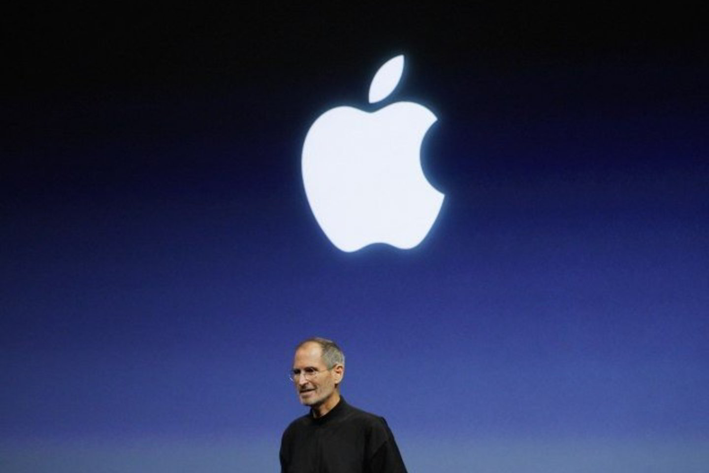 Kompanijos vadovas Steve'as Jobsas sako, kad „iPad“ vartotojams atverčia tūkstančius elektroninių knygų.