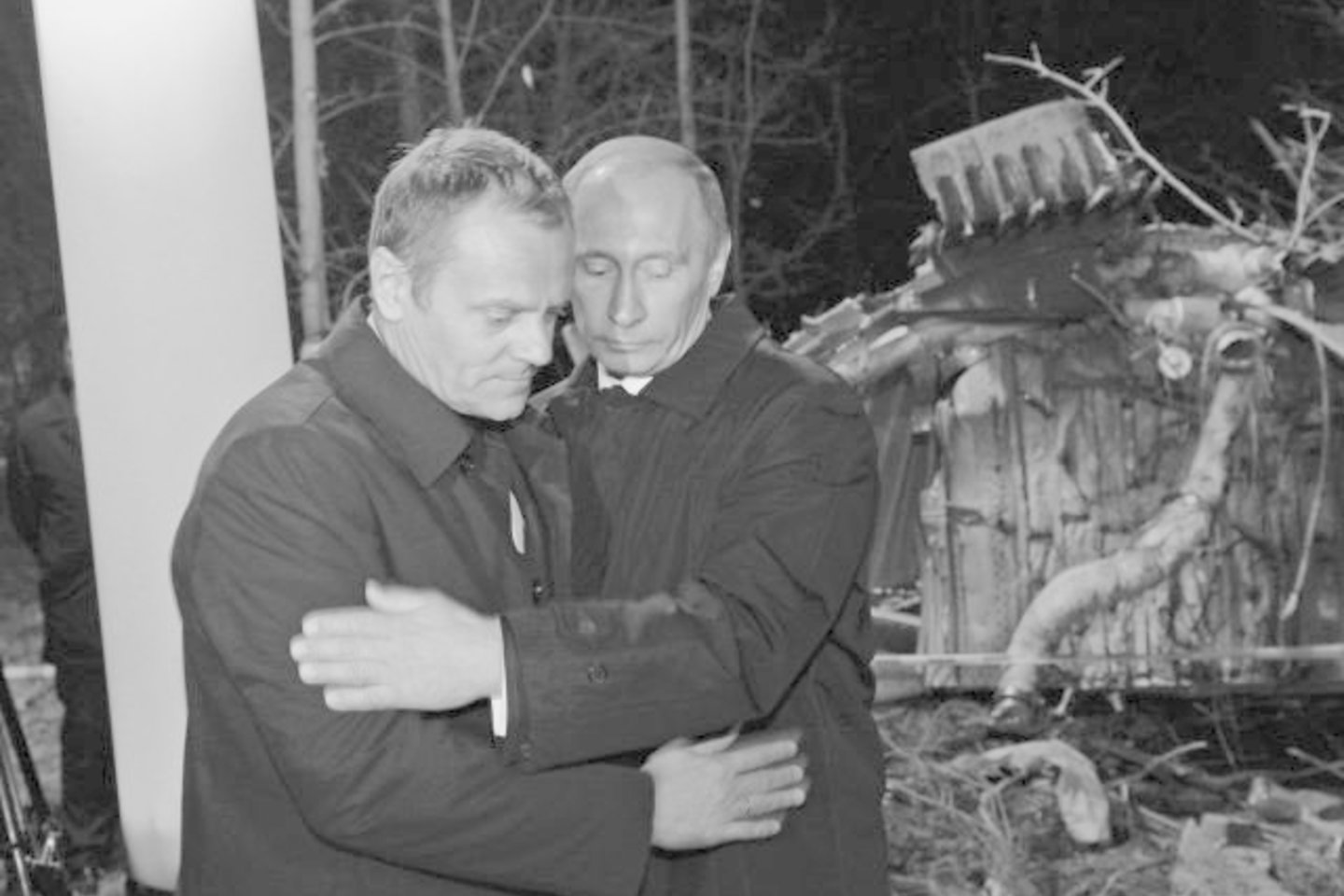 Nelaimės vietoje Lenkijos premjerą D.Tuską guodė V.Putinas.