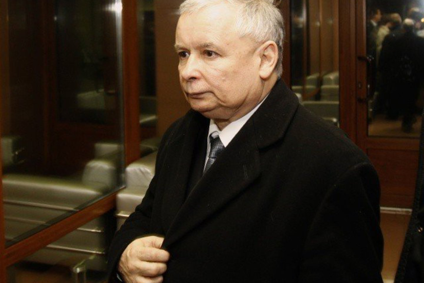 J.Kaczynskis šaštadienį vakare Smolensko srityje aplankė brolio žūties vietą.