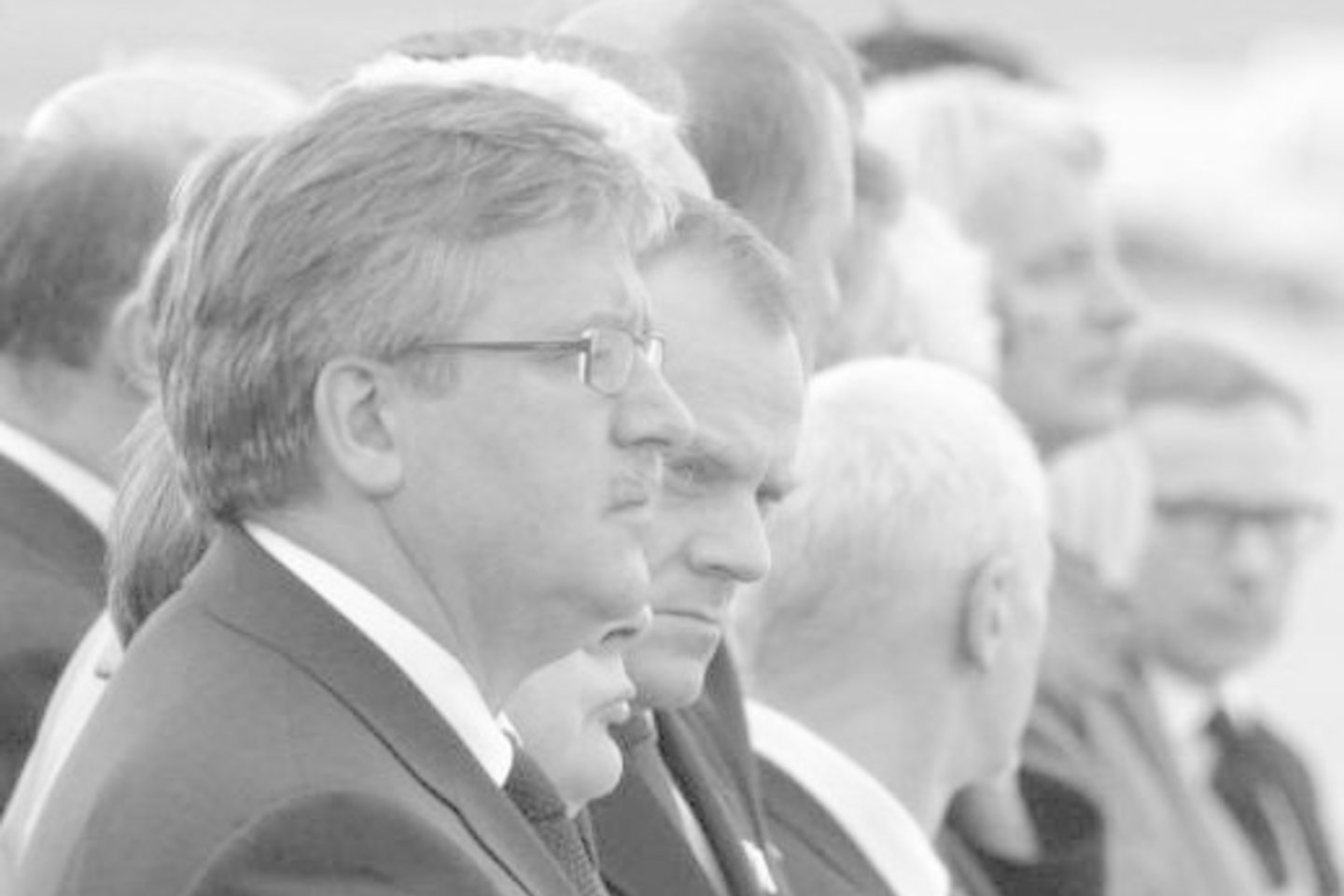 Kaip birželį per pirmalaikius prezidento rinkimus pasielgs lenkai? Balsuos už iš anksto nugalėtoju skelbiamą B.Komorowskį, ar užjausdami žuvusius jo priešininkus?