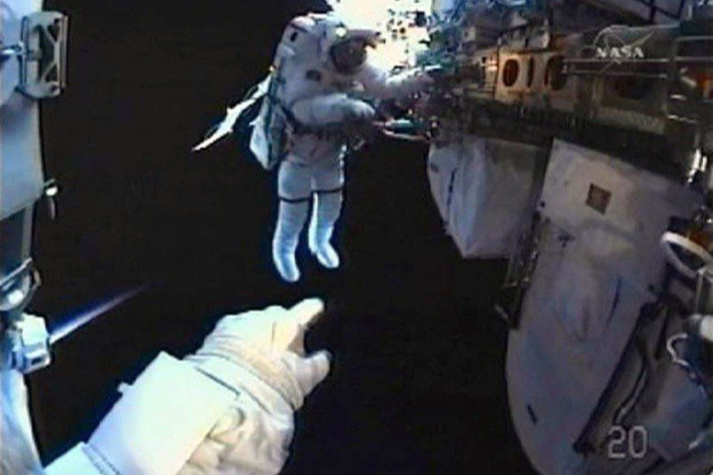 Astronautai baigė trečiąjį savo pasivaikščiojimą kosmose.