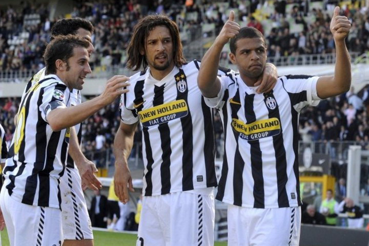 Amauri (centre) atstovaus Italijos rinktinei.