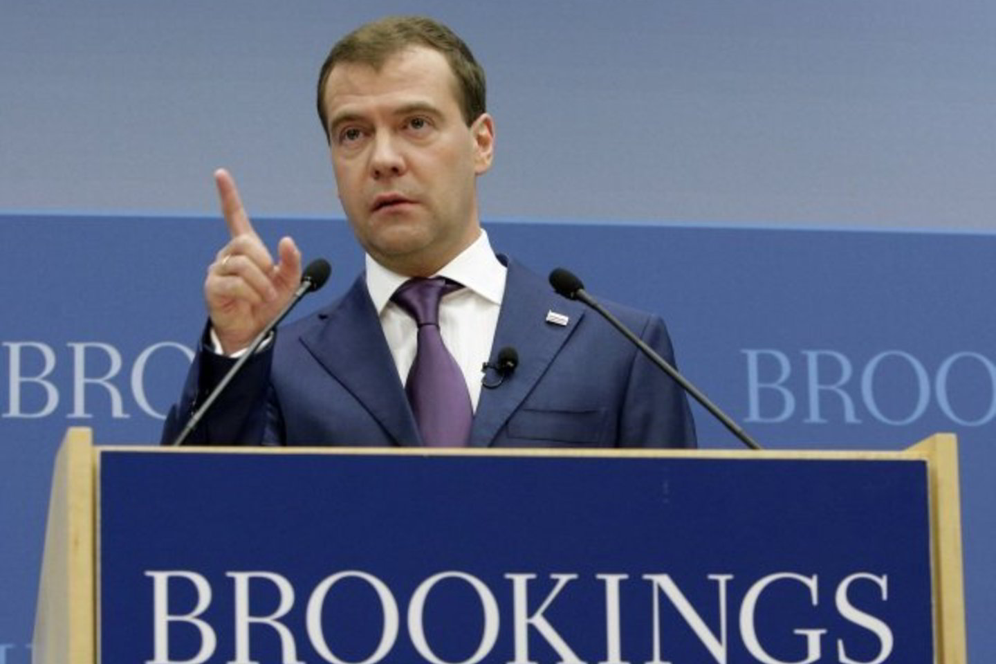 Po „tulpių revoliucijos“ Kirgizijos konstitucija buvo beveik visa pakeista net keturis kartus.
