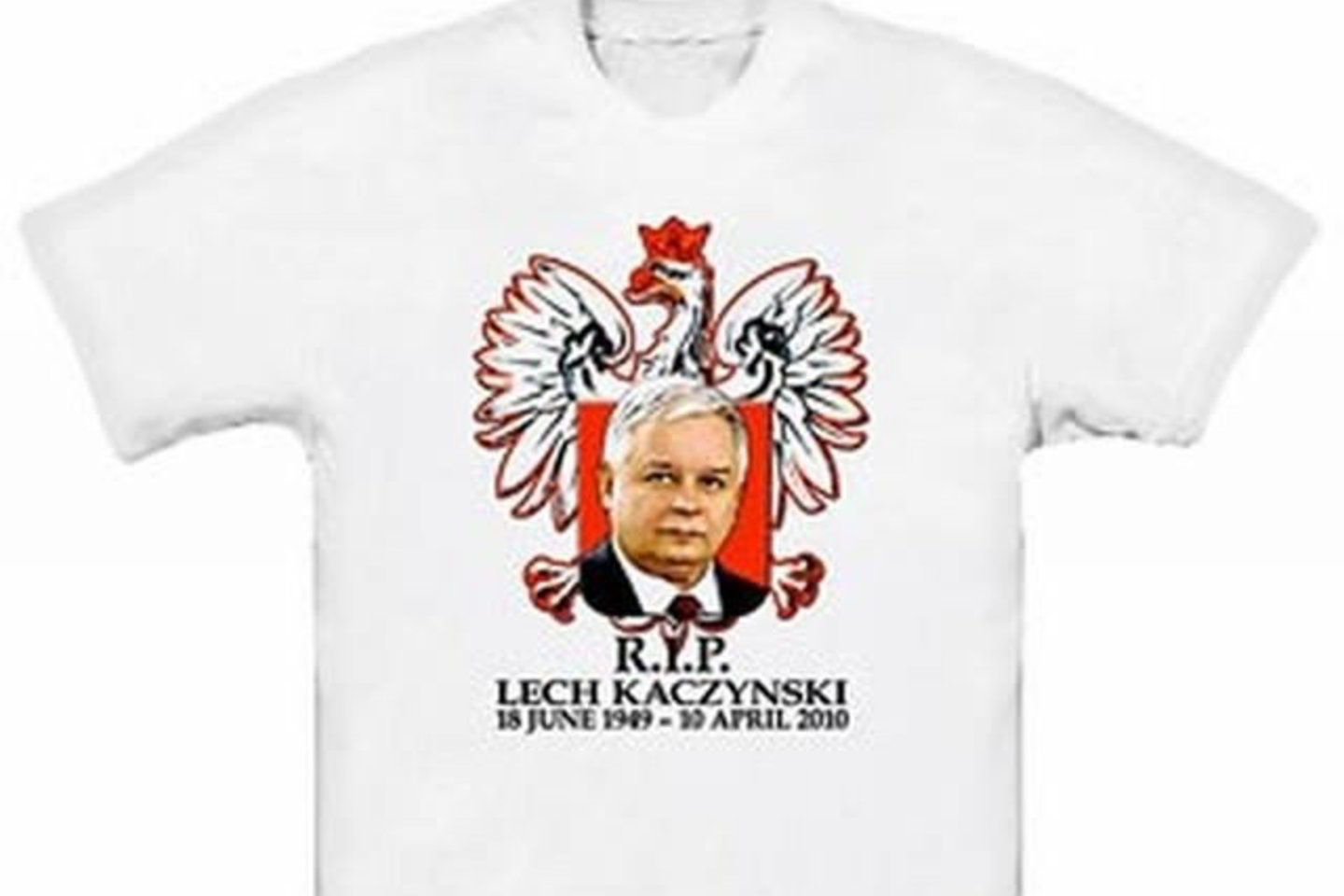 Interneto aukcione eBay galima įsigyti tokius marškinėlius.