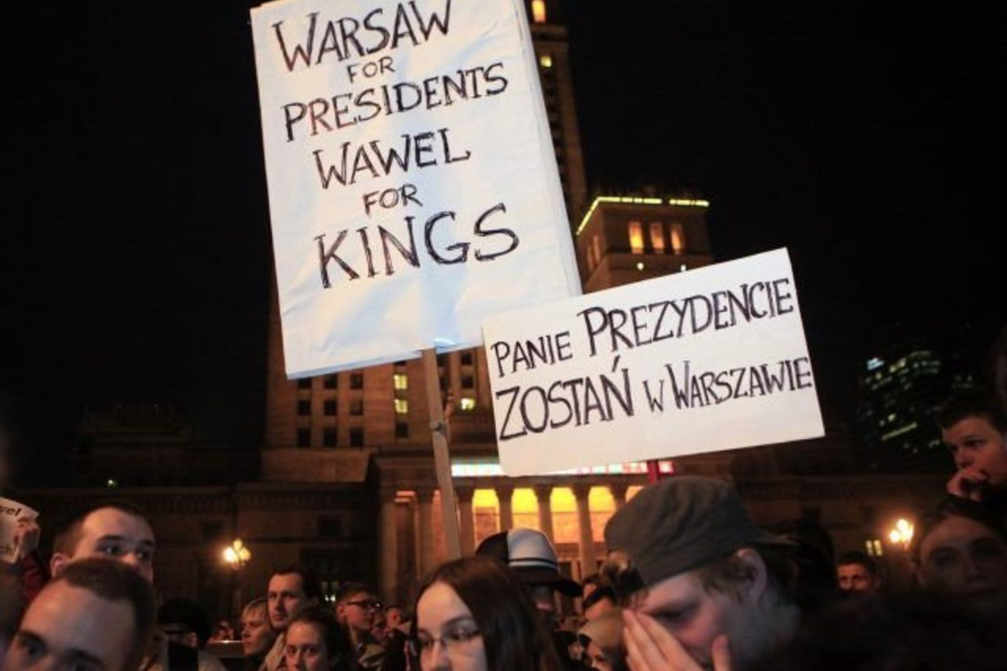 Lenkijoje auga nepasitenkinimo banga dėl planuojamų prezidento laidotuvių Vavelyje.