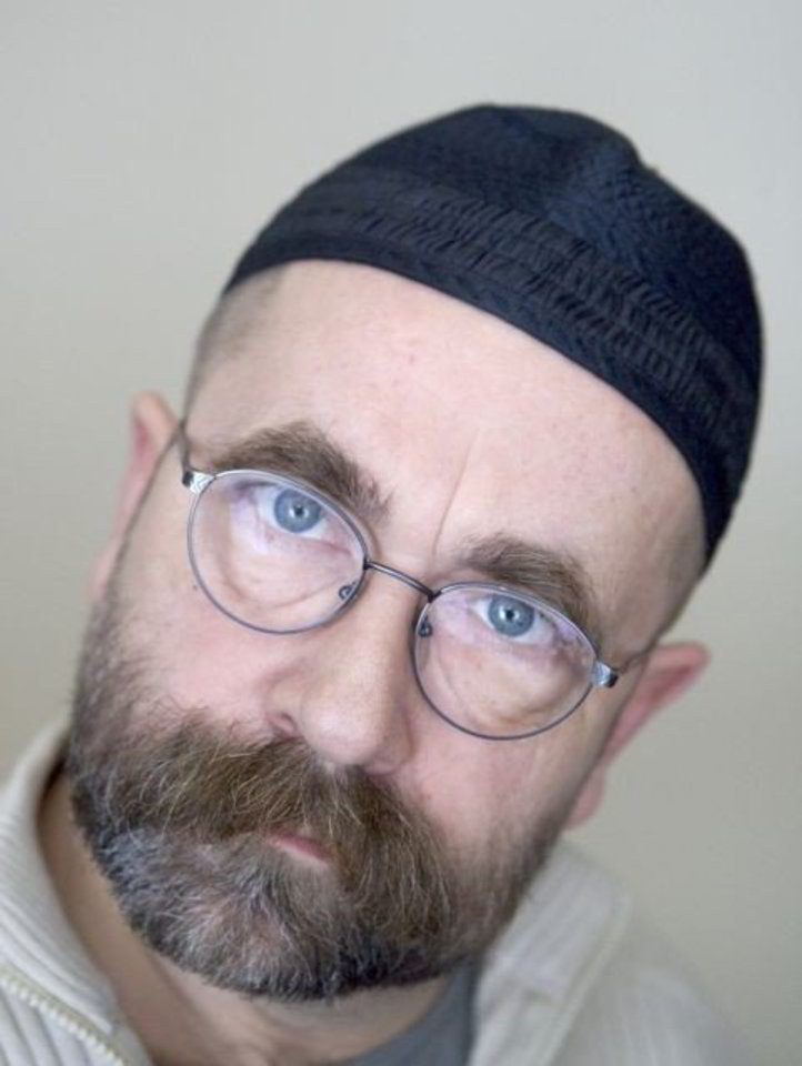 Taip pat bus atidaryta paroda „Vytautas Kernagis fotografijoje“, o ryškiausiais prisiminimais dalinsis ilgametis Vytauto bendražygis dar nuo „Dainos teatro“ laikų Andrius Kulikauskas, dukra Eglė Kernagytė, aktorius Egidijus Stancikas, jauna atlikėja Dominyka Adomaitytė ir kiti.