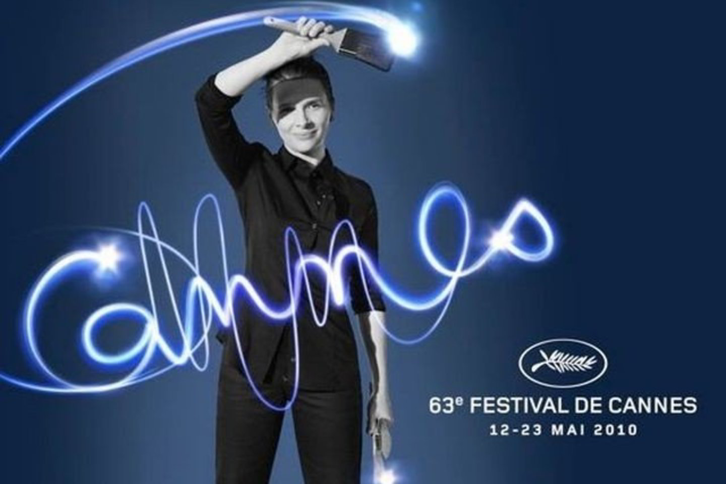 Ant Kanų kino festivalio plakato - aktorė J.Binoche.