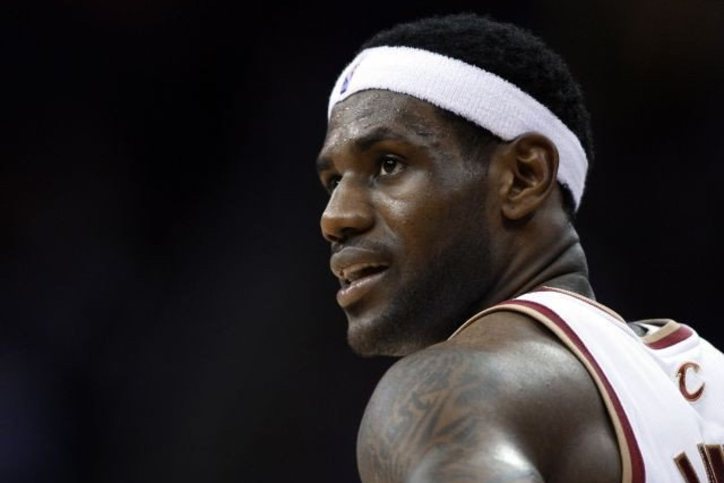 L.Jamesas pirmajame atkrintamųjų varžybų mače su "Bulls" pelnė 24 taškus.