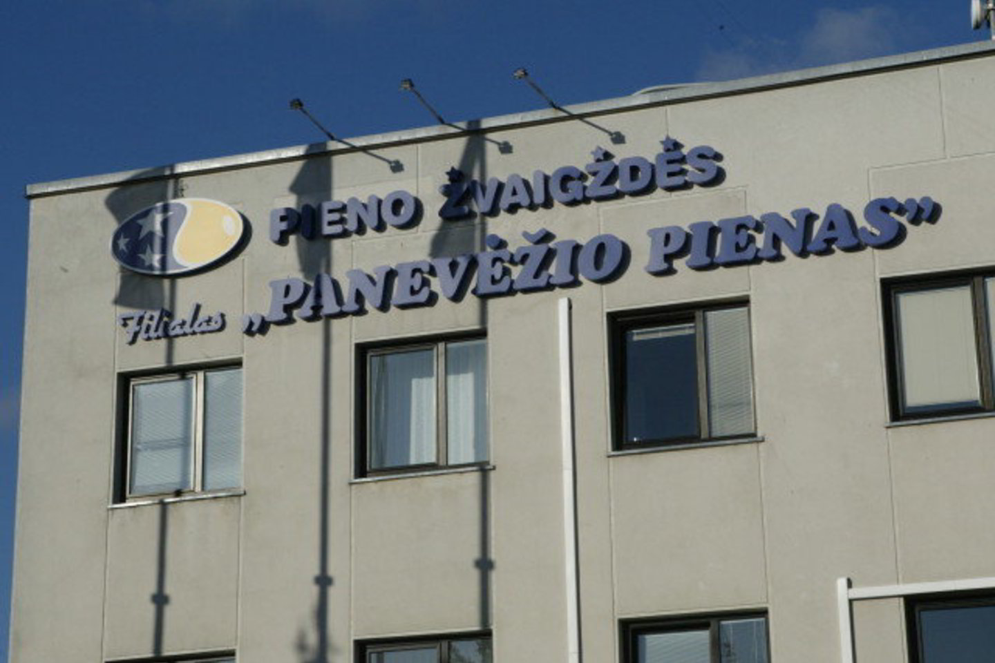 Pieno perdirbimo bendrovės „Pieno žvaigždės“ pardavimai, išankstiniais neaudituotais duomenimis, per pirmus tris šių metų mėnesius siekė 124,4 mln. litų.