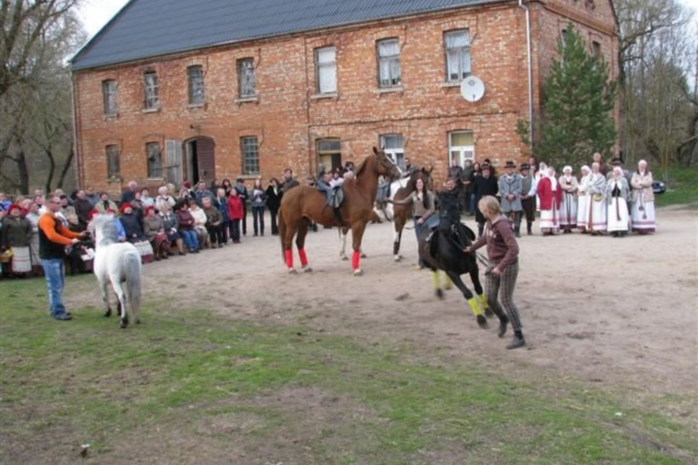 Jurginės - pavasario žalumos, žemdirbių ir arkliaganių šventė, nuo seno ypač populiari buvusi Rytų Lietuvoje.