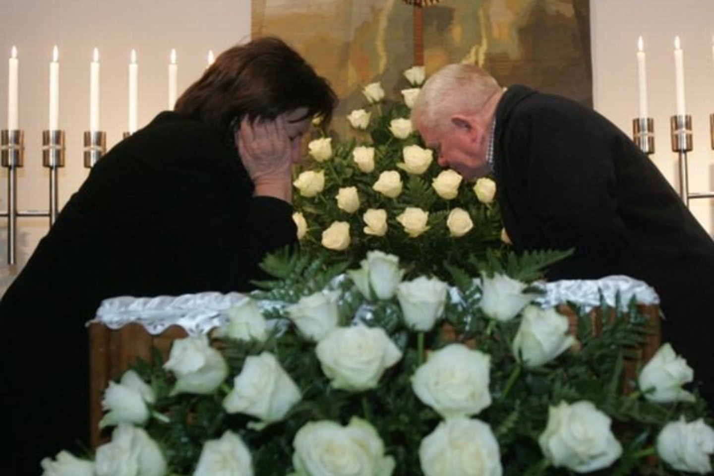 Pirmieji prie pašarvoto D.Kedžio atėjo jo tėvai.