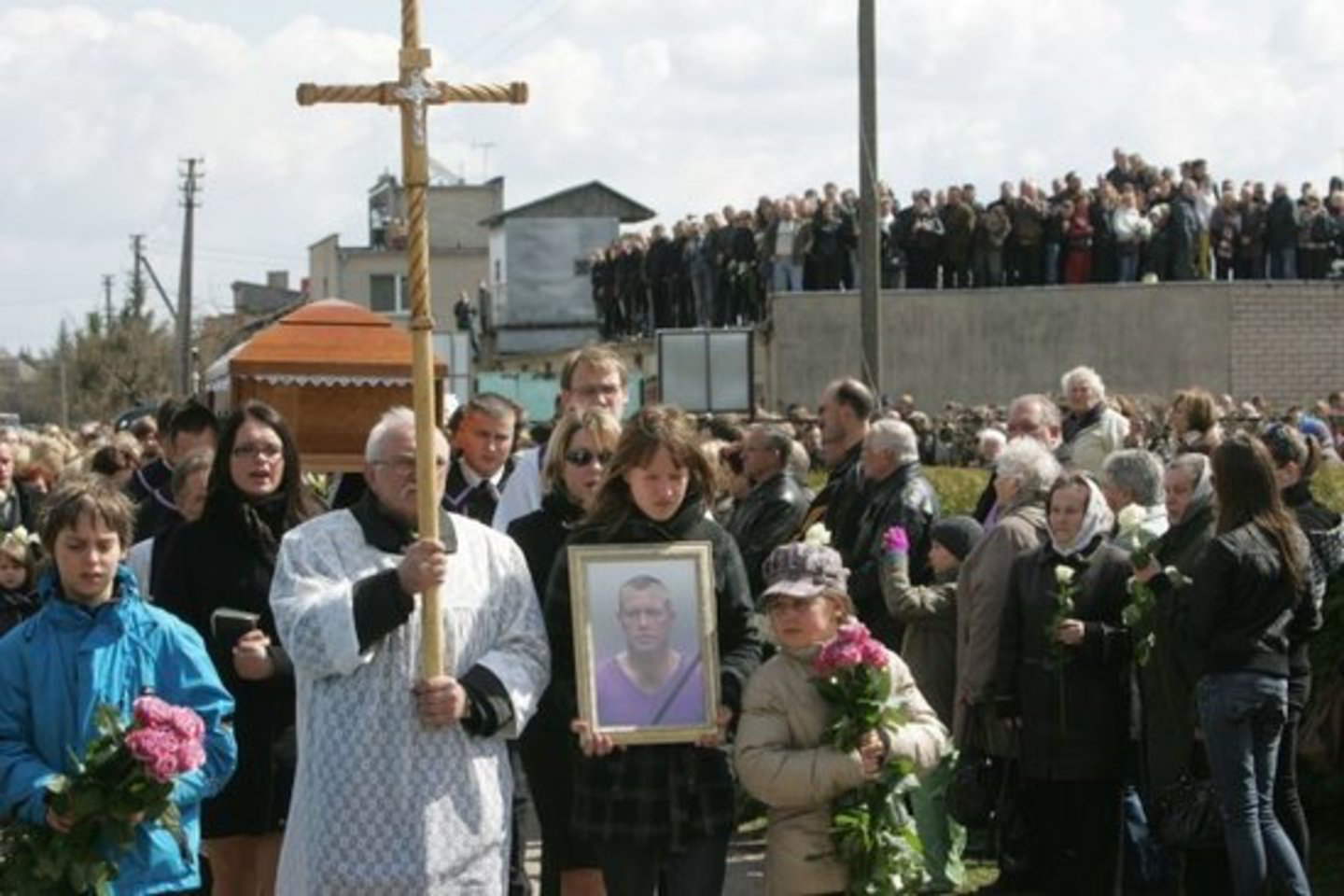 Laidotuvėse dalyvavo tūkstančiai žmonių.