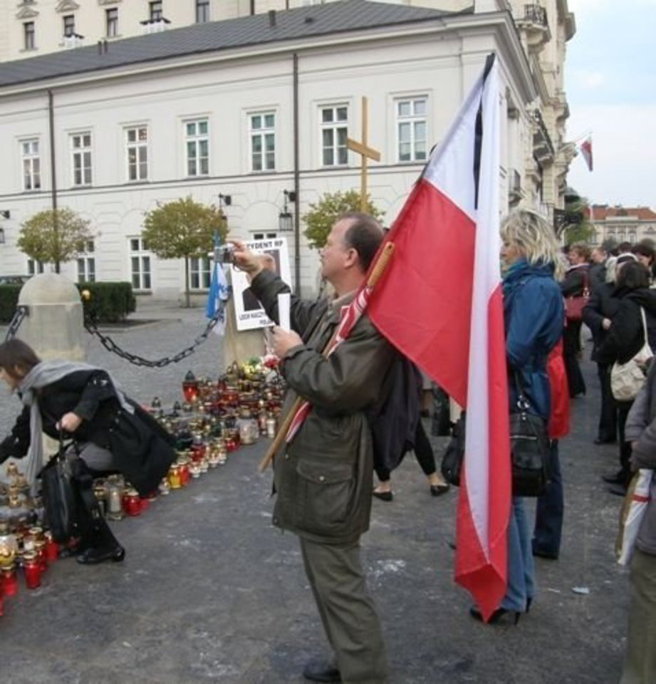 Lenkija laukia pirmadienio, kai išaiškės pagrindinė po dviejų mėnesių įvyksiančių naujo šalies vadovo rinkimų intriga.