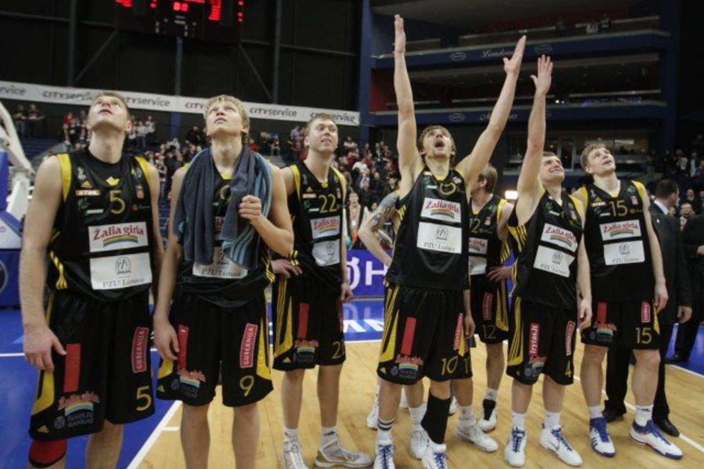 "Šiaulių" krepšininkai emocingai peržiūrėjo paskutinio epizodo įrašą.