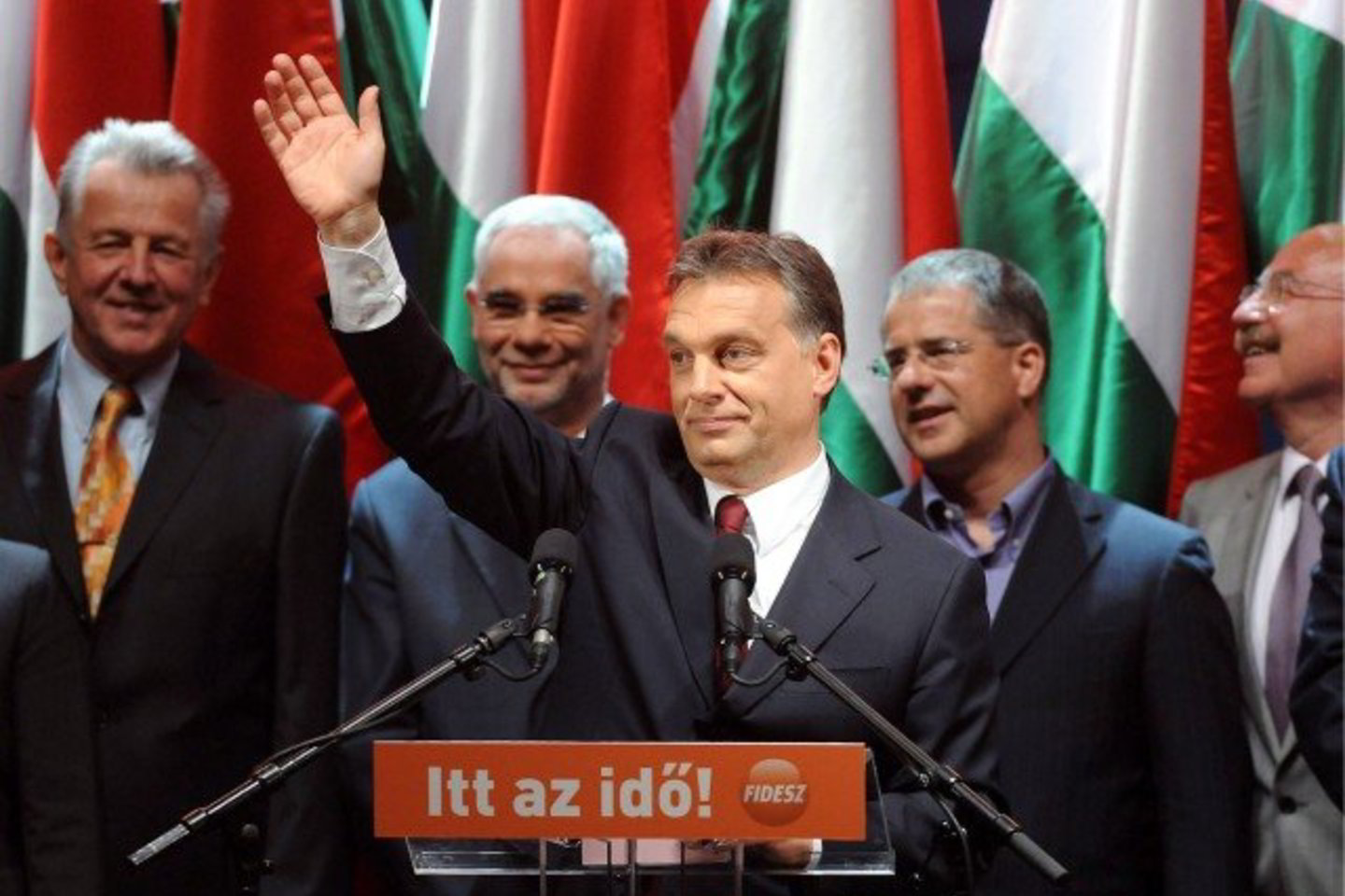 Dešiniųjų konsevatorių partijos FIDESz-MPSz pirmininkas V.Orbanas džiaugiasi pergale Vengrijos parlamento rinkimuose.