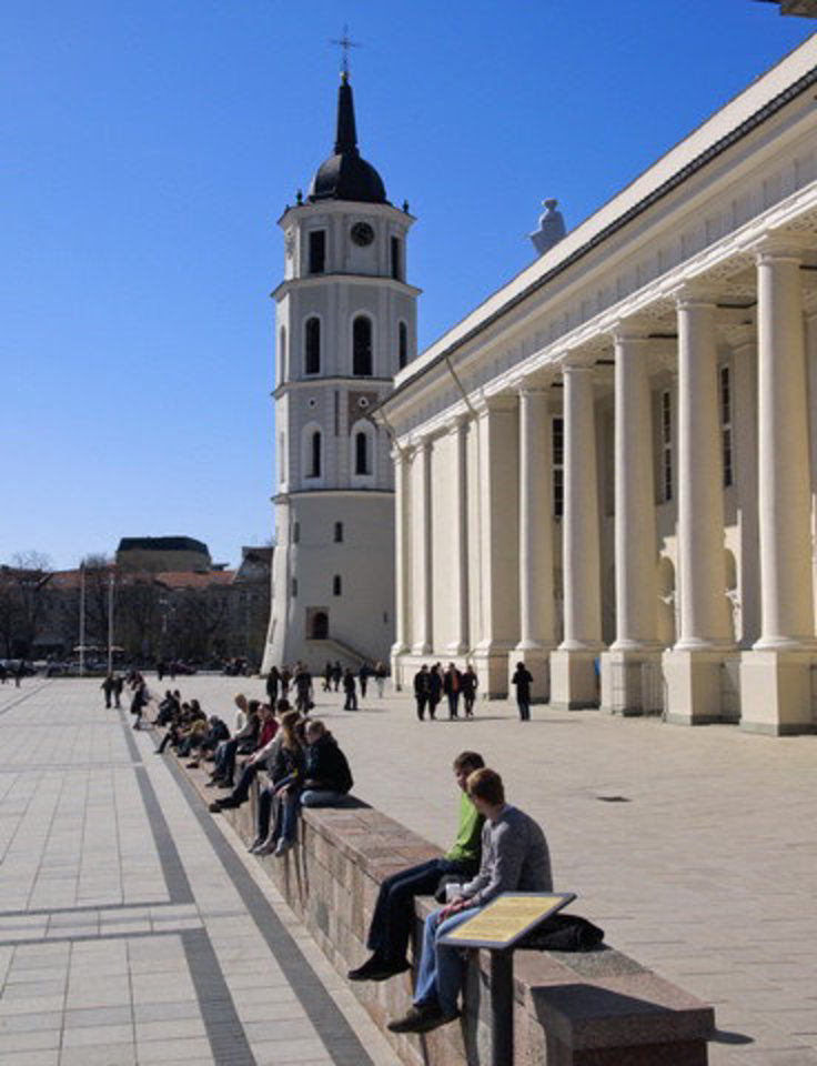 Per metus 12 procentų sumažėjo respondentų, manančių, kad šalies ekonomika blogėja, ir 13 procentų padaugėjo manančių, jog per pastaruosius du mėnesius ekonominė padėtis Lietuvoje bent jau neblogėjo.
