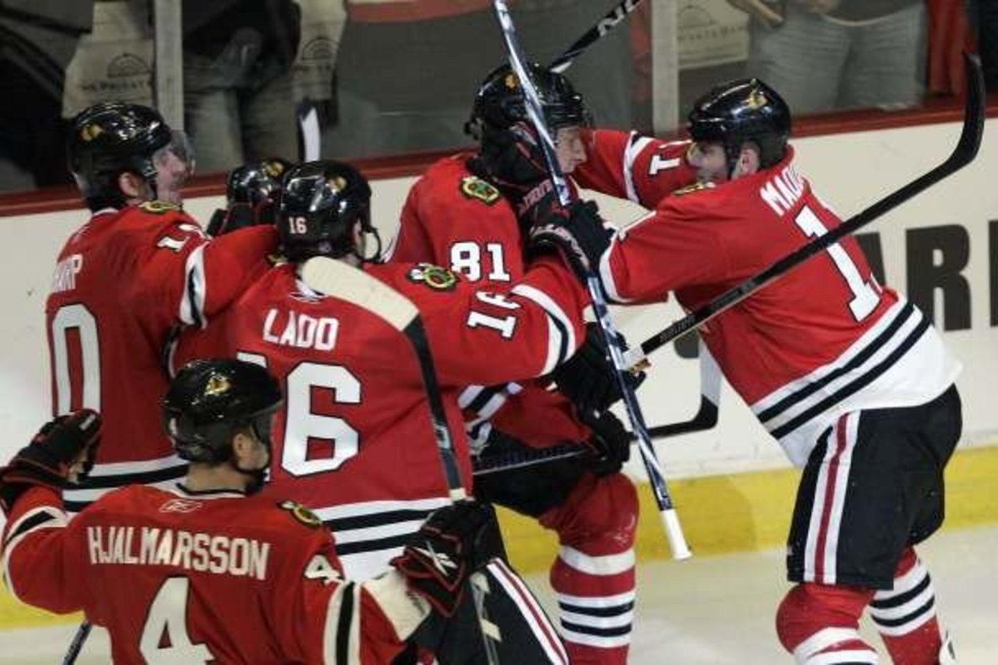 Kitame atkrintamųjų varžybų etape „Blackhawks“ ledo ritulininkai kovos su „Vancouver Canucks“ ekipa.
