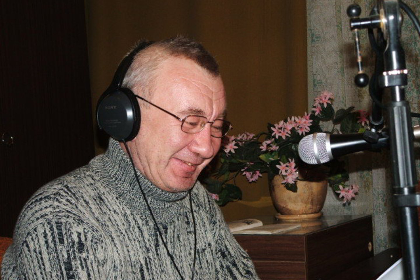 V.Burneika dirbo savivaldybės išlaikomame vietiniame radijuje.