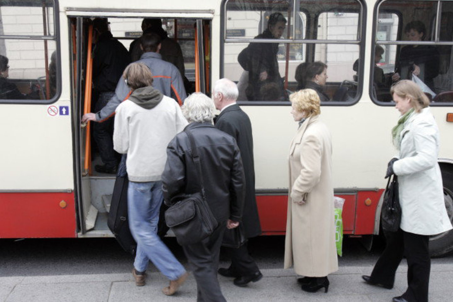 Bet kuriuo atveju keleivis, pasirinkęs važiuoti viešuoju transportu, turi priimti ir to transporto „žaidimo“ taisykles.