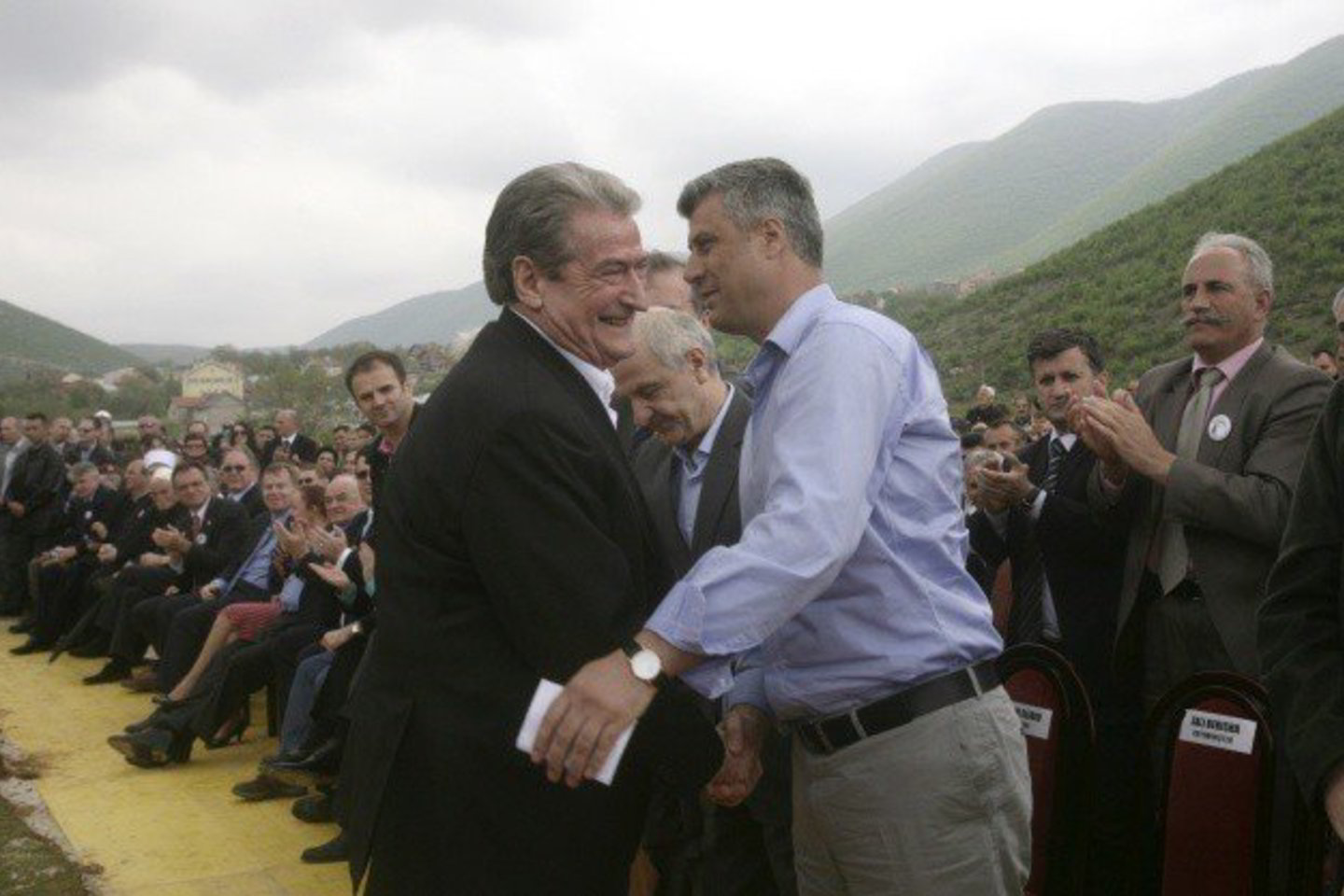 S.Berisha (kairėje) viešėjo Kosove.