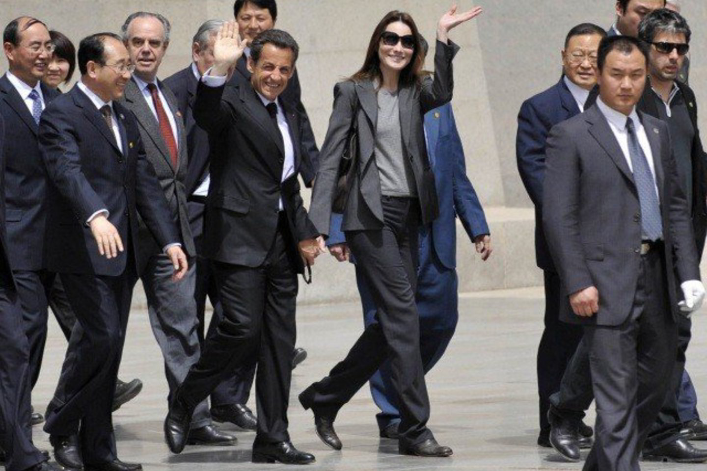 N.Sarkozy lydi žmona Carla.