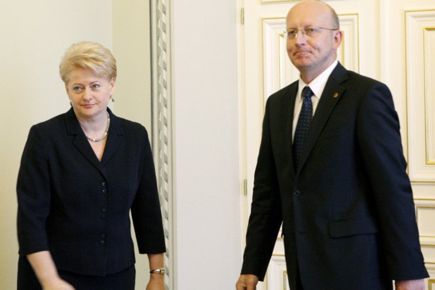 Tokiems tikra bėda, kad Lietuva savo Sibiro neturi. Visus, mėgstančius apie prezidentę anekdotus pasakoti ar boba vadinančius drykst dvidešimt penkiems metams tenai, ir ramu Lietuvoje.