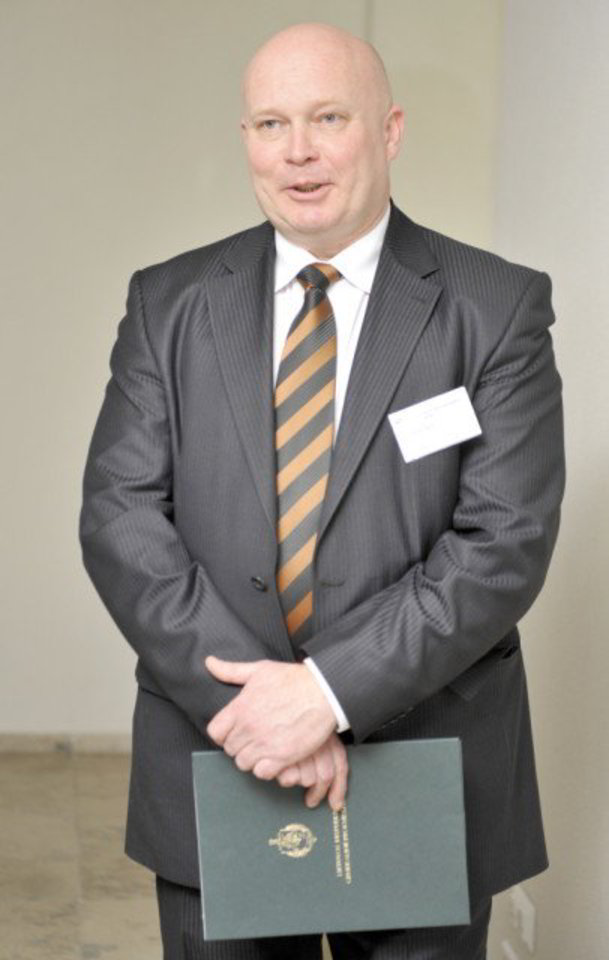 R.Petrauskas sakė, kad pareigas baigus eiti V.Barkauskui ir G.Jasaičiui, jis dirbs be pavaduotojų.