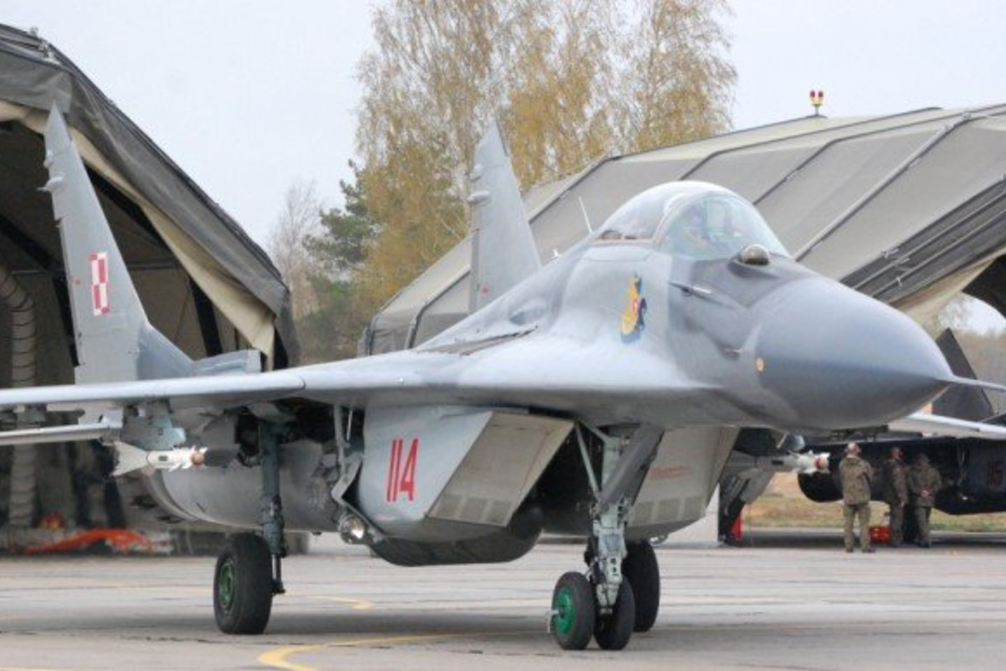 Prancūzijos karinių oro pajėgų junginį su keturiais naikintuvais „Mirage-2000“ pakeitė Lenkijos naikintuvai „Mig-29“.