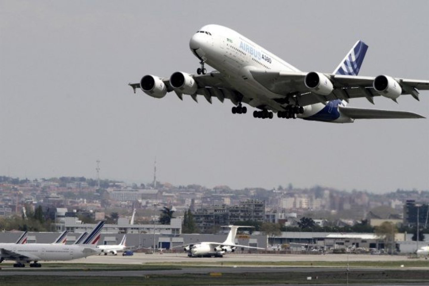„Airbus“ darbuotojai pradėjo streikuoti balandžio 26 d.