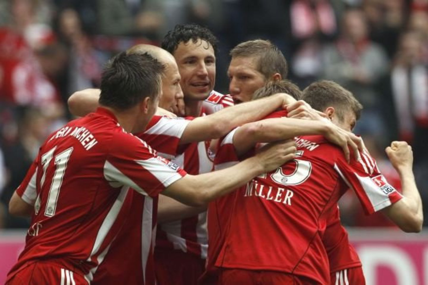 Miuncheno „Bayern“ iškovojo pirmą sezono trofėjų - užsitikrino Vokietijos futbolo čempionų titulą. "Bayern" turi trijų taškų ir 17 įvarčių pranašumą prieš "Schalke 04".