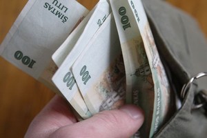 Dešimtadalis dirbančiųjų Lietuvoje skursta (papildyta)