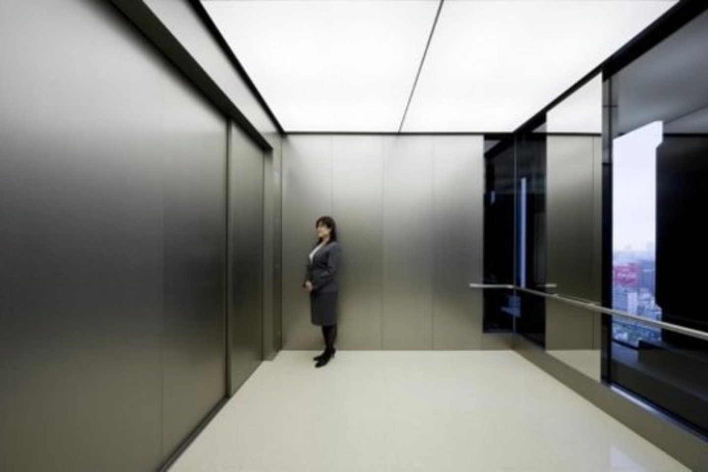 Į šį liftą vienu metu telpa net 80 žmonių.