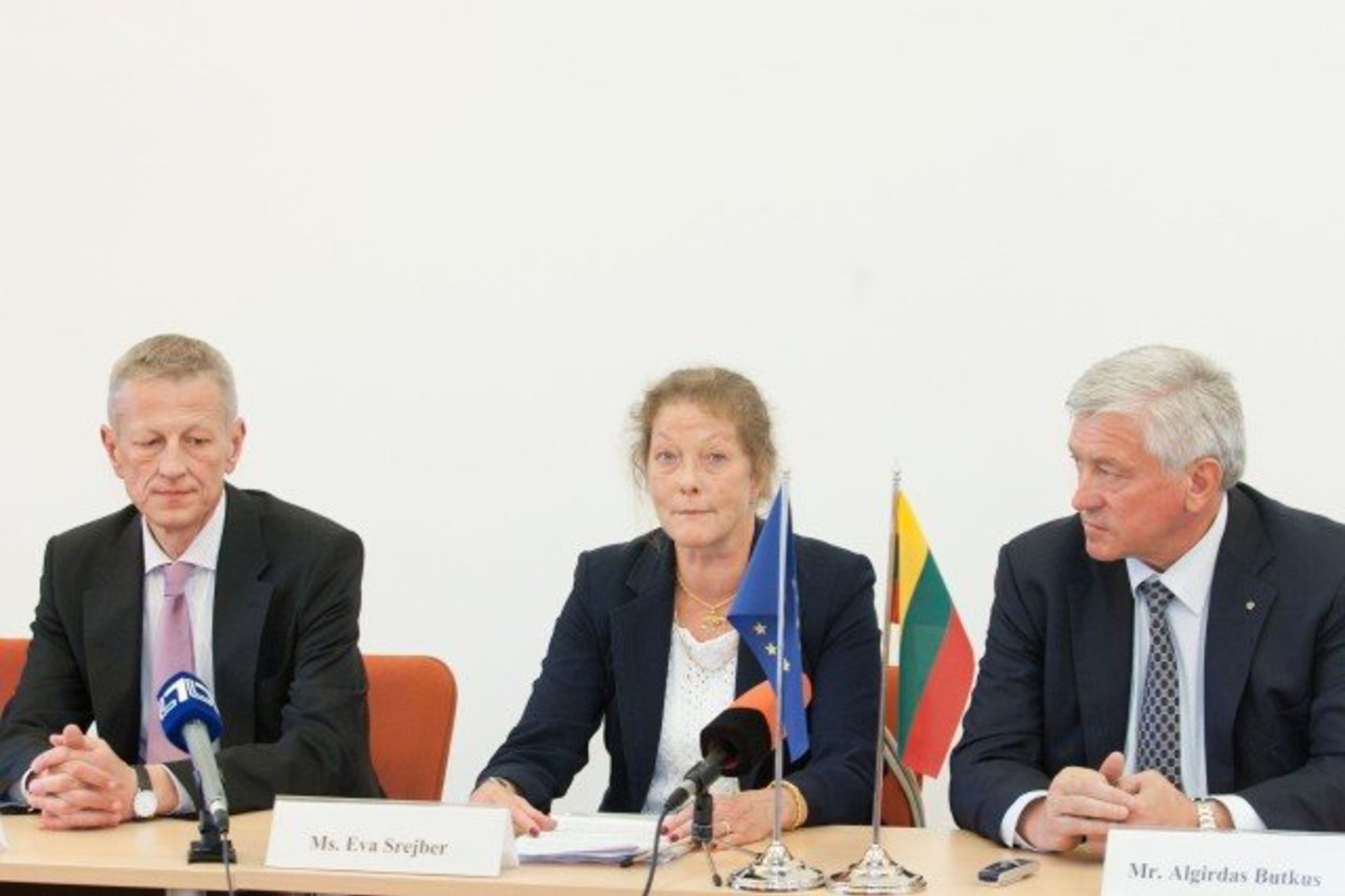 Sutarties pasirašyme dalyvavo aplinkos ministras Gediminas Kazlauskas, EIB viceprezidentė Eva Srejber ir Šiaulių banko valdybos pirmininkas Algirdas Butkus.