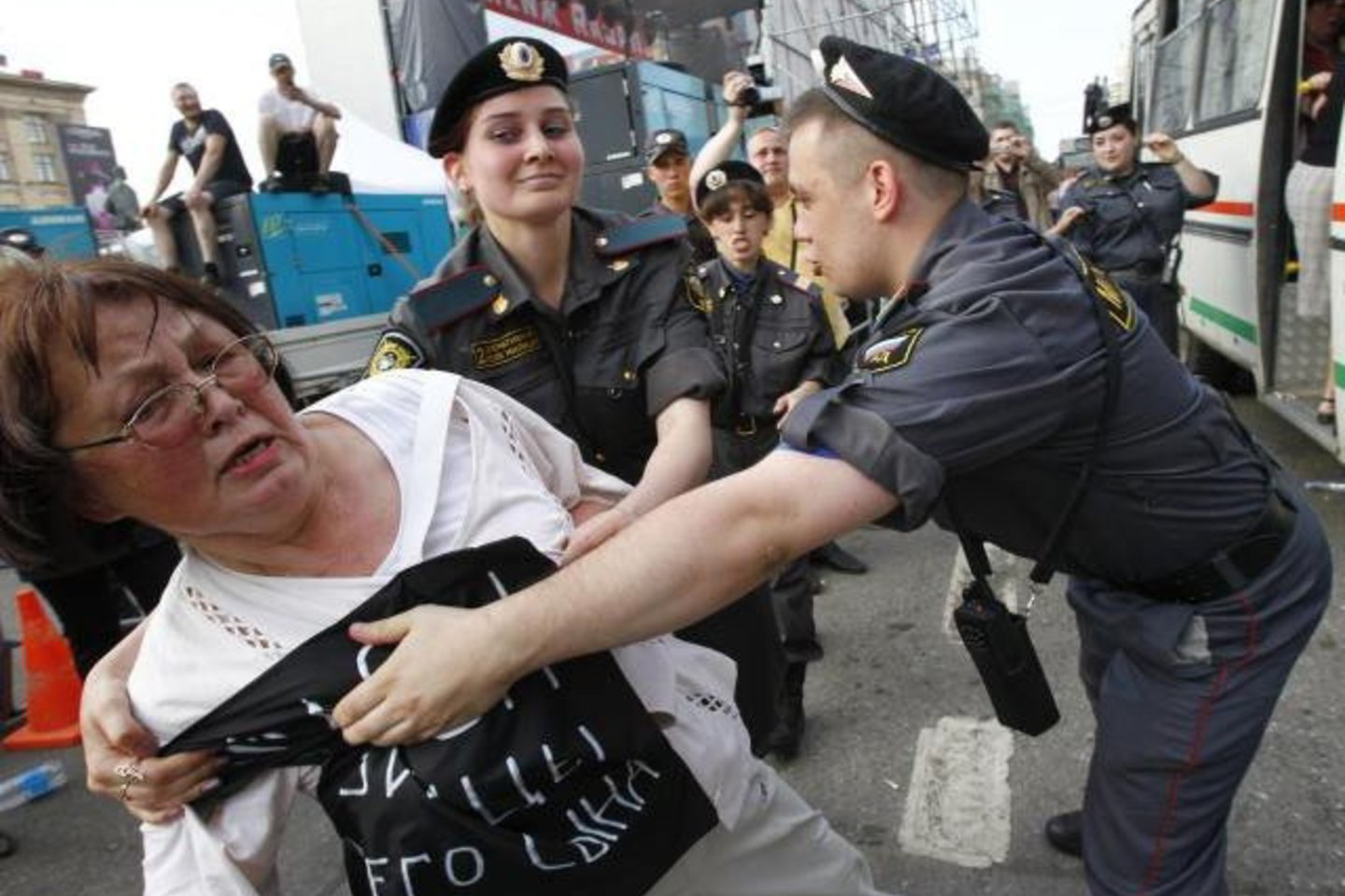 Milicija sulaikė šimtus protestuotojų.