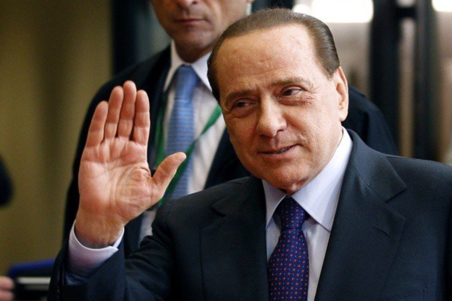 2009 metų pabaigoje S.Berlusconi ėmėsi teisinių veiksmų, kad skandalingosios fotografijos nebebūtų platinamos.