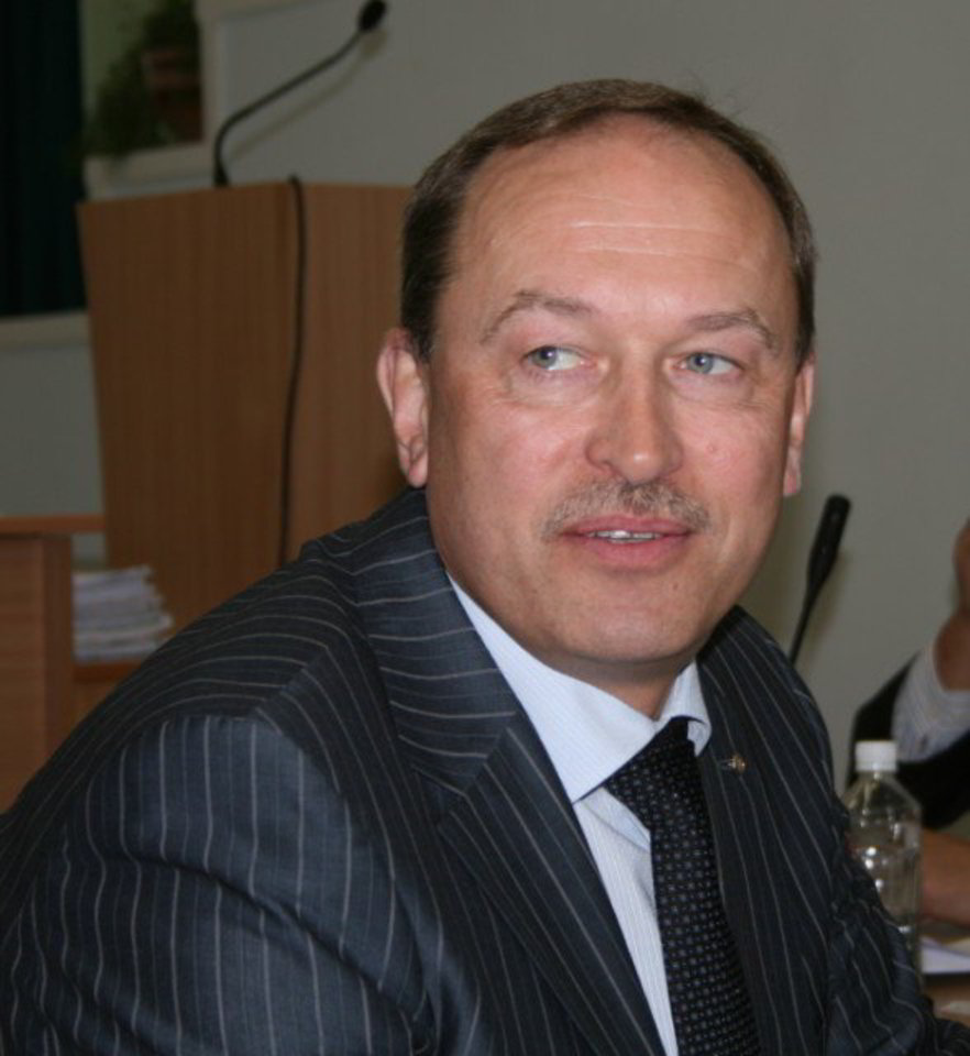 V.Stalmokui - etikos sargų kirtis.