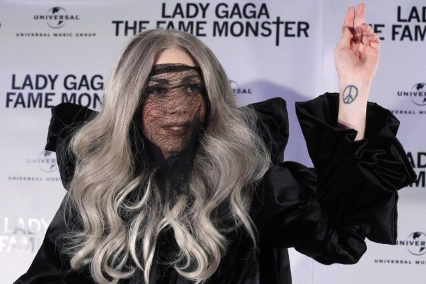 Lady Gagos genuose slypi pavojinga liga.