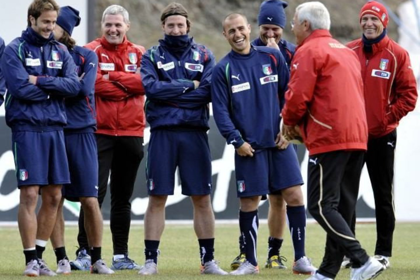 Italijos rinktinės treneris Marcello Lippi paliko už borto puolėjus Marco Borriello iš „Milan“ ir Giuseppe Rossi iš „Villarreal“.