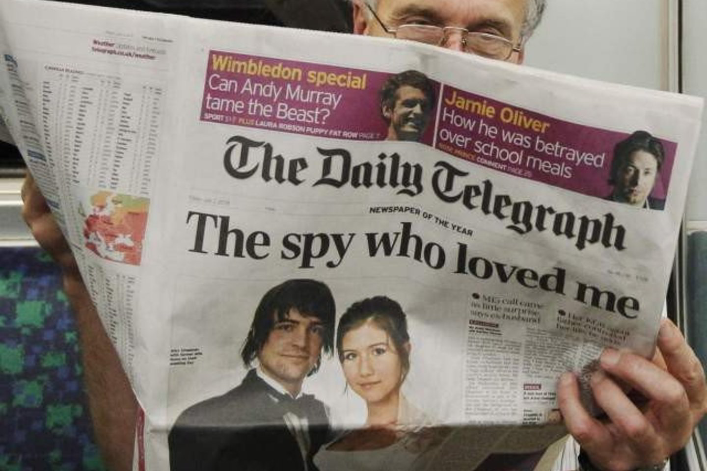 „Daily Telegraph“ penktadienio numeryje A.Chapmanas aiškino dar dar iki santuokos nutraukimo 2005 metais įtaręs, kad jo žmona Ana yra šnipė.