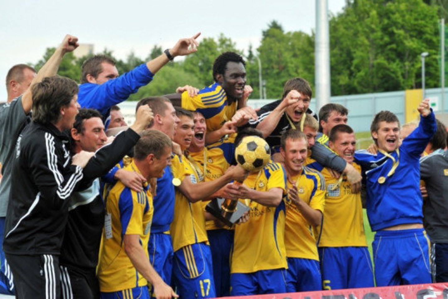 Baltijos lygos taure džiaugiasi "Ventspils" futbolininkai.