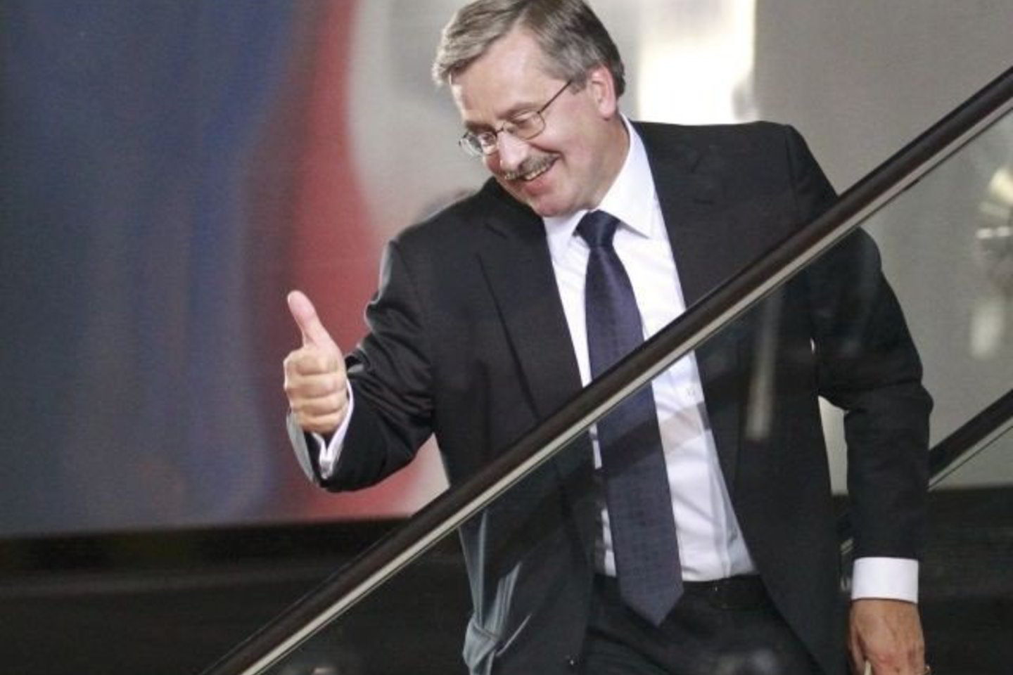 B.Komorowskis sugebėjo išsaugoti persvarą prieš varžovą.