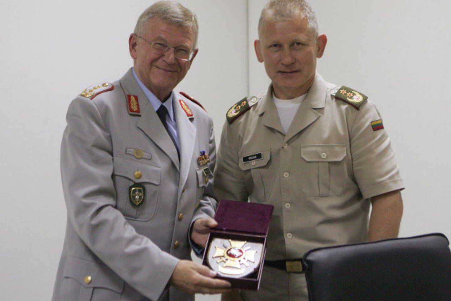 Generolas E.Rammsas (kairėje) NATO Jungtinei pajėgų vadavietei vadovauja nuo 2007 metų.