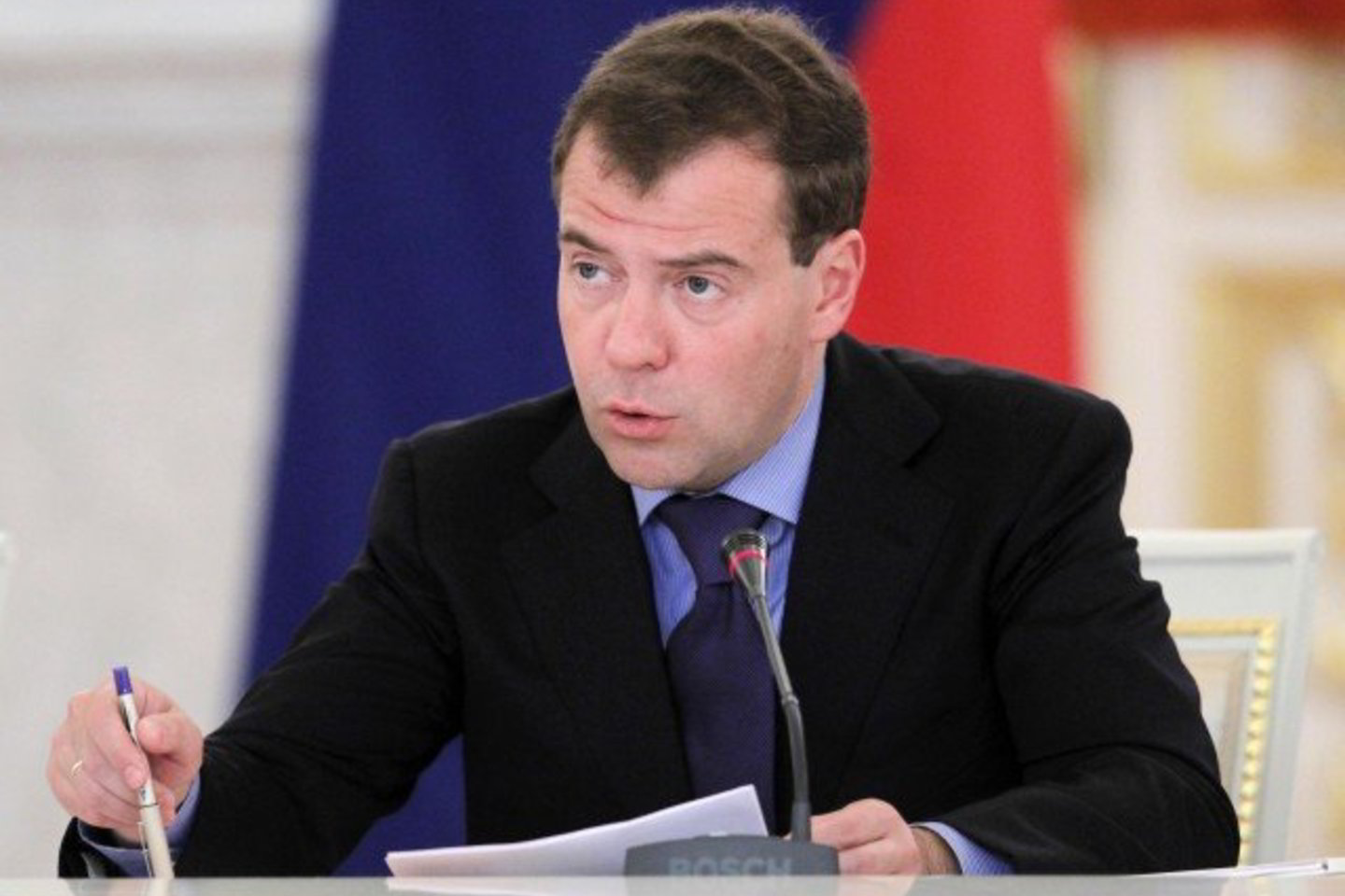 Smarkiai sumažėjo įsitikinusiųjų, kad D.Medvedevas veikia kontroliuojamas V.Putino.
