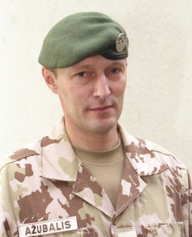 G.Ažubalis tarnybą krašto apsaugos sistemoje pradėjo 1992 metais.